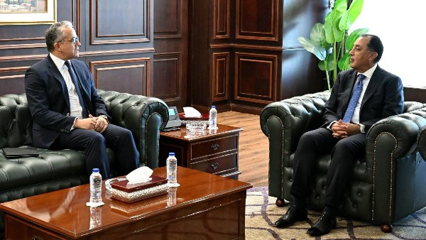 رئيس الوزراء يستقبل المدير العام لمنظمة اليونسكو