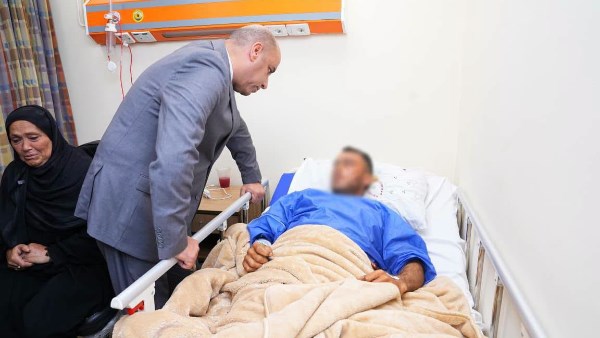 وزير العمل يتفقد مصابي حادث عمال الدواويس بالإسماعيلية 