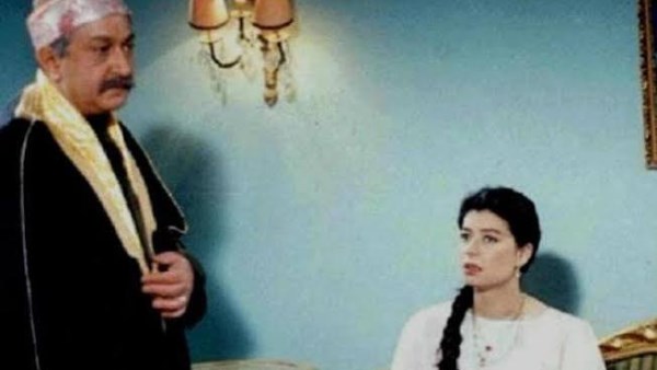 منال سلامة مع الراحل نور الشريف في مسلسل "لن أعيش في جلباب أبي" 
