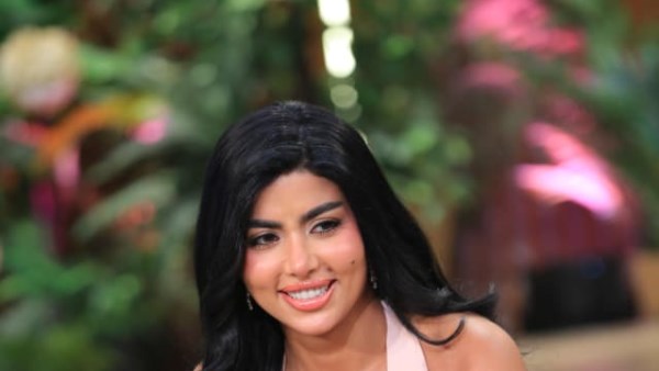 كارولين عزمي 