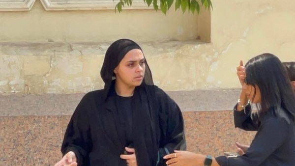 بنات محمد هنيدي في جنازة محمد التاجي