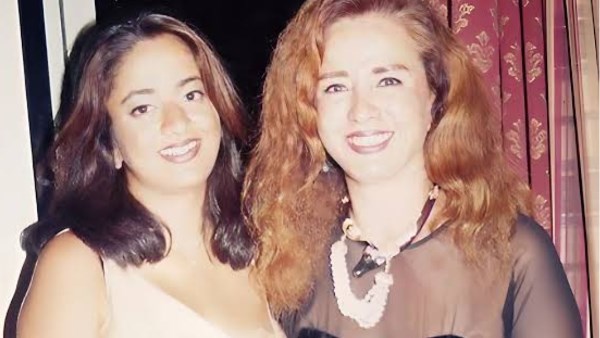 الراحلة ابنة نجلاء فتحي مع والدتها 