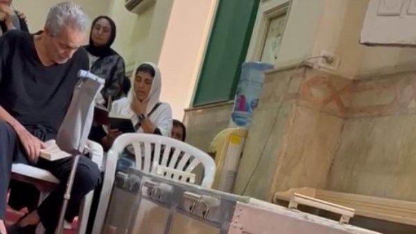 سيف أبو النجا في جنازة ابنته الراحلة 