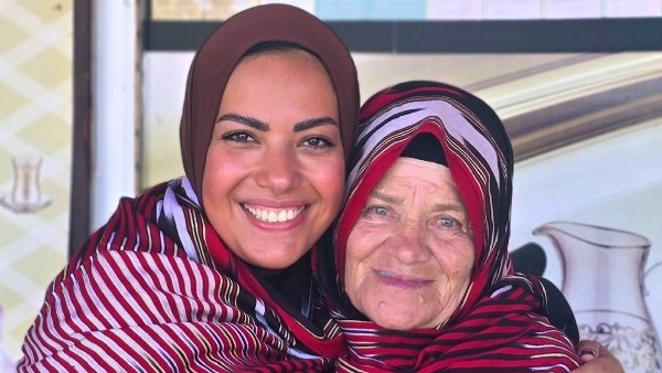 آية عبد الرحمن والسيدة خديجة أكباش