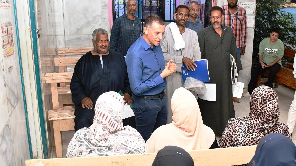 محافظ أسوان