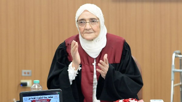 الدكتورة آمال إسماعيل