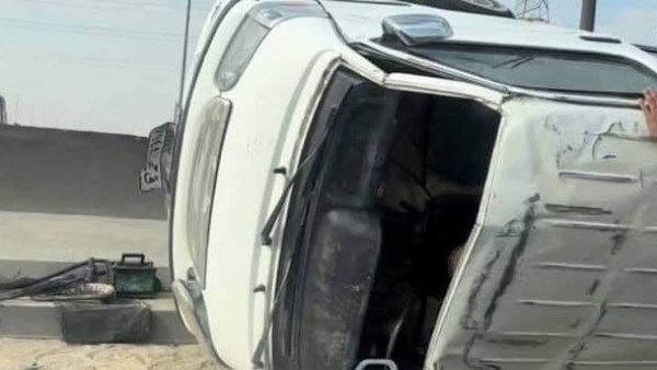  انقلاب سيارة ميكروباص على طريق قرية هوارة اللاهون بمحافظة الفيوم