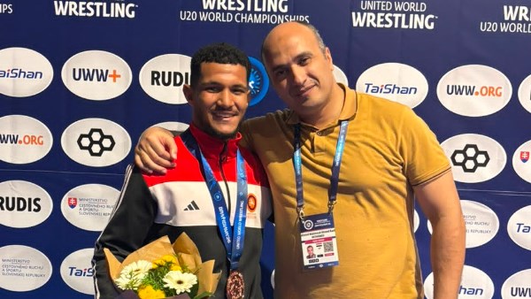 البطل 