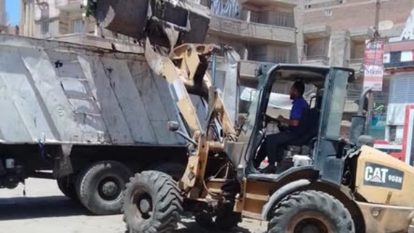 جانب من  أعمال رفع بؤر المخلفات