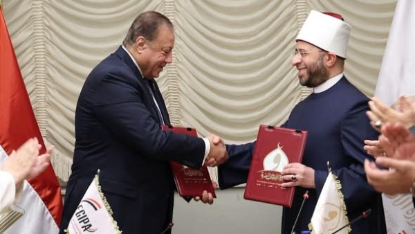 جانب من التوقيع