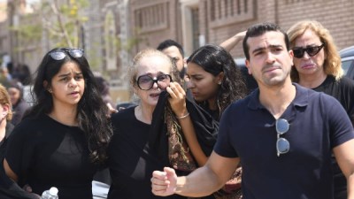 نجلاء فتحي في جنازة ابنتها ياسمين