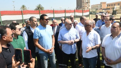 وزير الشباب والرياضة ومحافظ الفيوم يفتتحان مجمع حمامات السباحة بنادي قارون