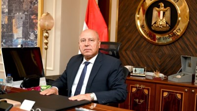 الفريق كامل الوزير وزير النقل