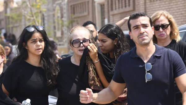 نجلاء فتحي في جنازة ابنتها ياسمين