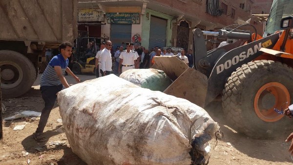 إزالة مخازن خردة مخالفة ومصادرة مضبوطات خطرة بالطالبية