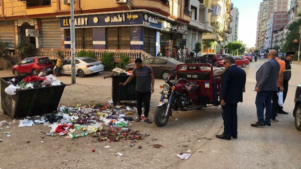 محافظ الدقهلية يشدد الرقابة بطلخا ويلاحق النباشين بصناديق قمامة جديدة