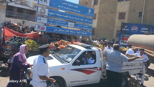 حملات مكبرة بالدقهلية ترفع إشغالات شارع قناة السويس وتعيد الانضباط