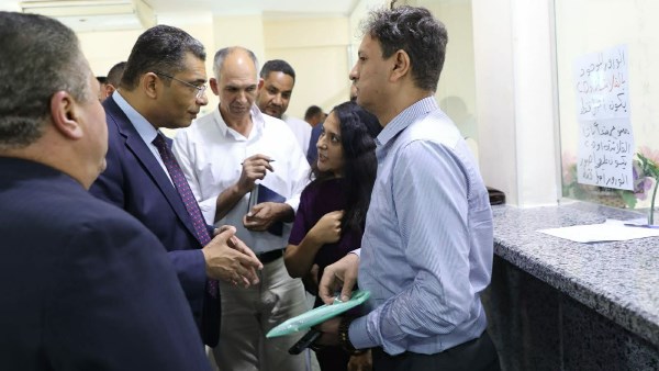 محافظ البحر الأحمر يوجه بتسريع خدمات المواطنين بحي جنوب الغردقة