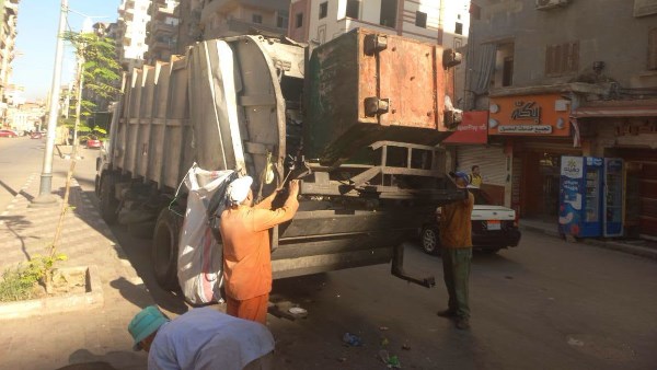 استجابة لشكاوى المواطنين.. محافظ الدقهلية يوجه برفع القمامة بمحيط المدارس