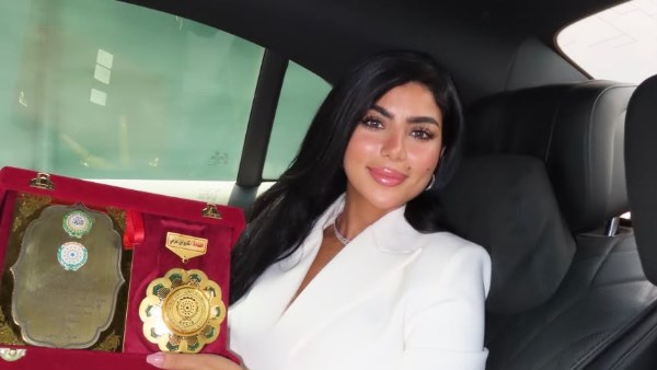 كارولين عزمي