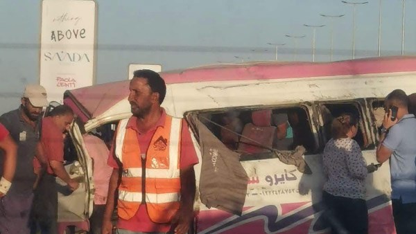 إصابة 17 طالبًا في انقلاب ميكروباص مدرسة بطريق السويس قرب الرحاب