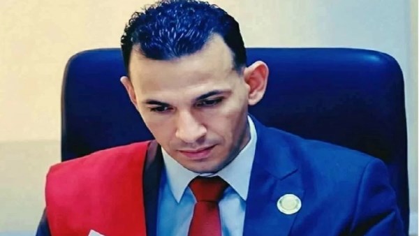 القاضي المزيف