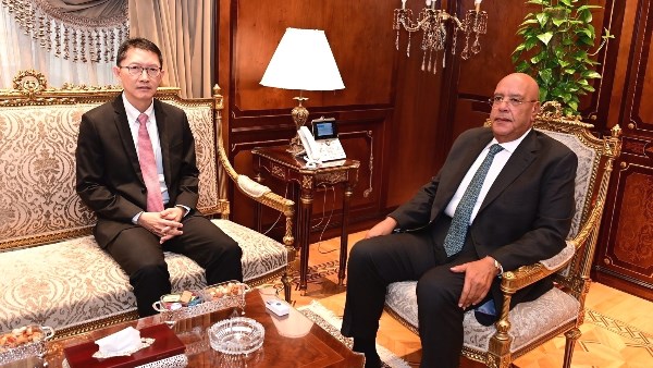 المستشار هشام بدوي رئيس مجلس النواب يلتقي ليرتساك باتاناشايكول النائب الثاني لرئيس مجلس النواب التايلاندي 