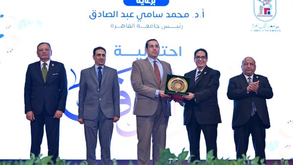 خلال التكريم