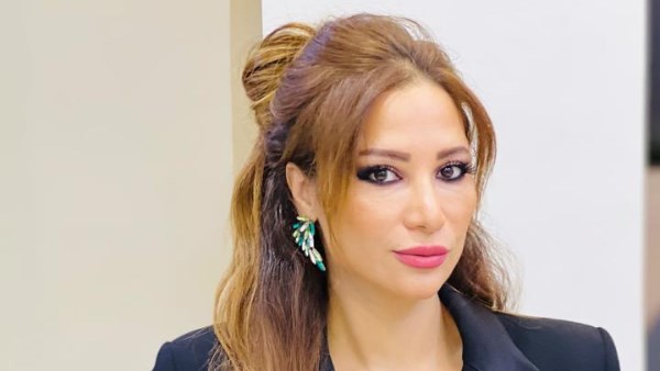  الفنانة غادة طلعت