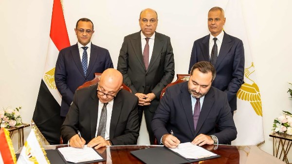 ، توقيع بروتوكول تعاون بين الشركة المصرية للمطارات وأكاديمية مصر للطيران للتدريب
