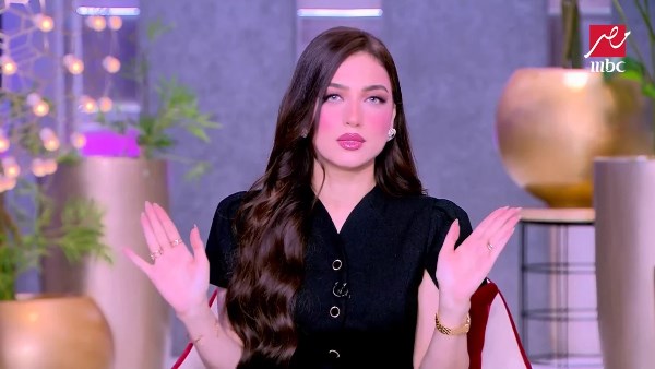 الإعلامية ياسمين عز
