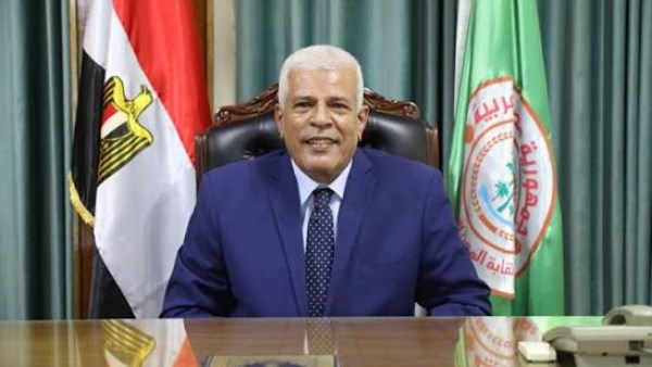  الدكتور سيد خليفة نقيب الزراعيين