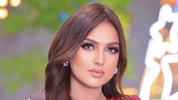 الإعلامية ياسمين عز