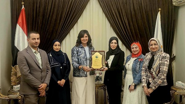 السفيرة نبيلة مكرم تبحث مع مركز الدوحة العالمي تطوير خدمات ذوي الإعاقة