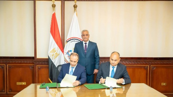 وزير الدولة للإنتاج الحربي يشهد توقيع مذكرة تفاهم بين «تويا تكنولوجي» و«Intel»