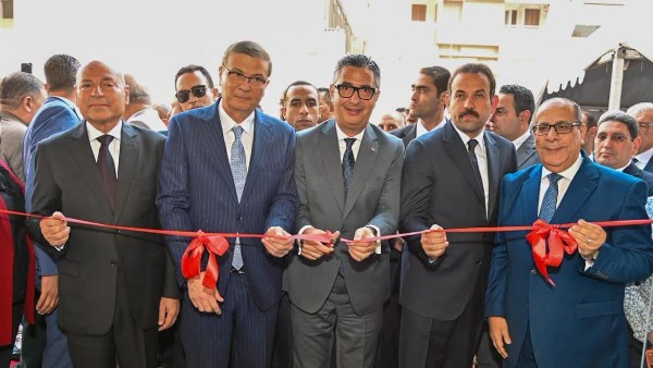جانب من الافتتاح "كاري أون"