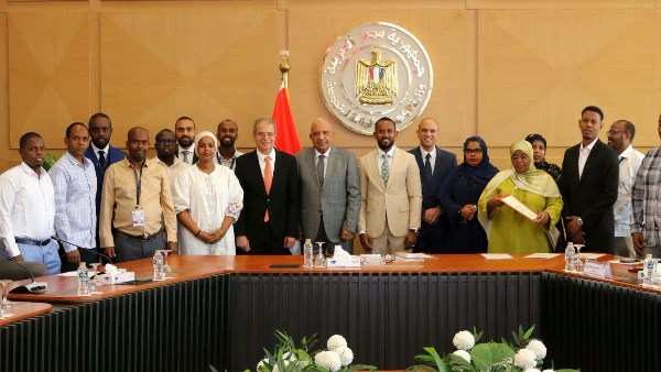 وزير الكهرباء يشهد تخريج 16 متدربًا من جيبوتي في مجالات الطاقة المتجددة وكفاءة الكهرباء