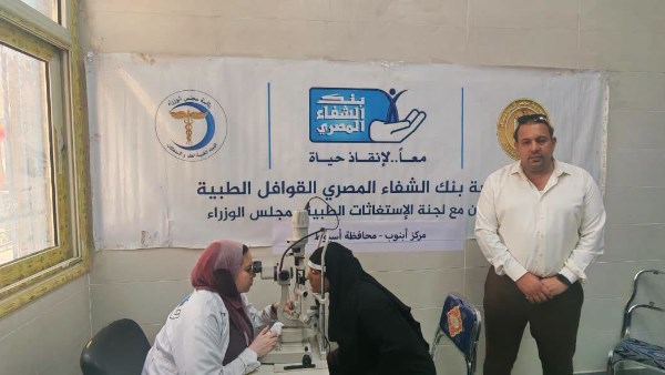 رئيس الوزراء يتابع نتائج قافلة طبية بأسيوط