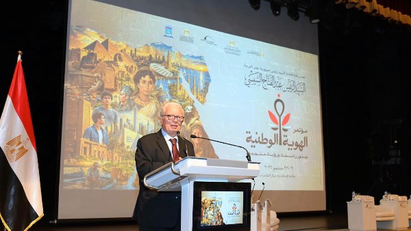 الدكتور حسين عيسى - نائب رئيس مجلس الوزراء للشؤون الاقتصادية