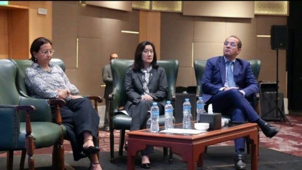 جانب من الجلسة النقاشية حول تعزيز جهود التنمية بأسوان