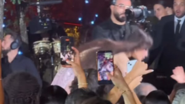 لحظة سقوط هيفاء وهبي