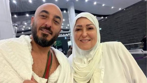 نهال عنبر ونجلها حسام الحسيني