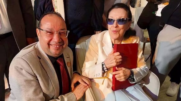 نجاة الصغيرة في أبو ظبي بعد منحها "شخصية العام الثقافية"