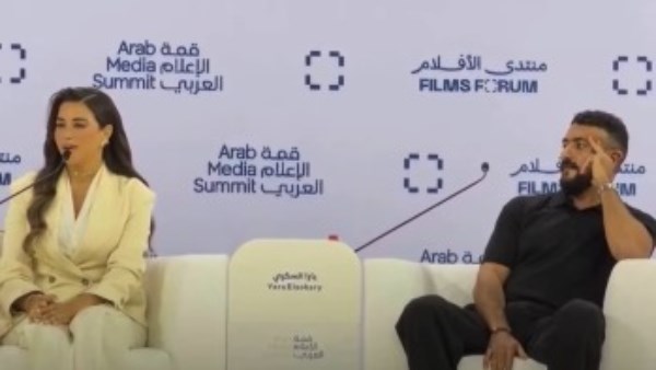 أحمد العوضي ويارا السكري في منتدى الأفلام بقمة الإعلام العربي في دبي.
