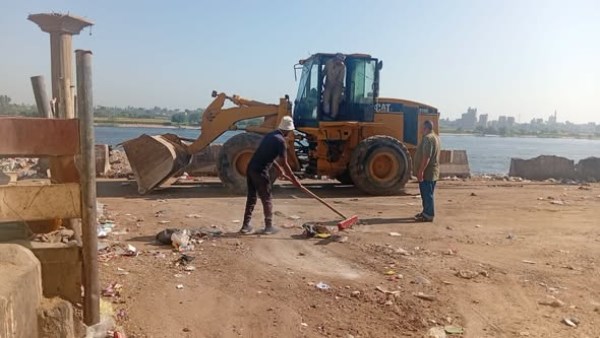 تكثيف حملات النظافة بحي شرق لرفع المخلفات