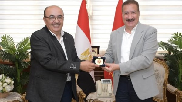  محافظ بورسعيد يكرّم الدكتور محمد القفاص لجهوده في تنفيذ منظومة إلكترونية