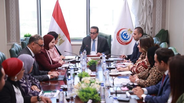 وزير الصحة والسكان 