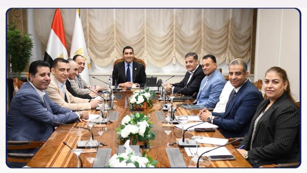 اجتماع وزير الشباب والرياضة