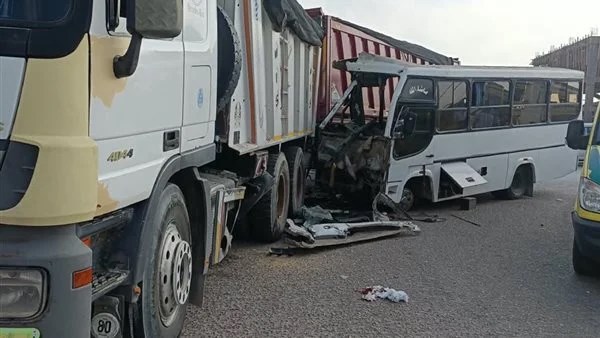  حادث تصادم أتوبيس وسيارة نقل