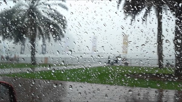 سقوط الأمطار